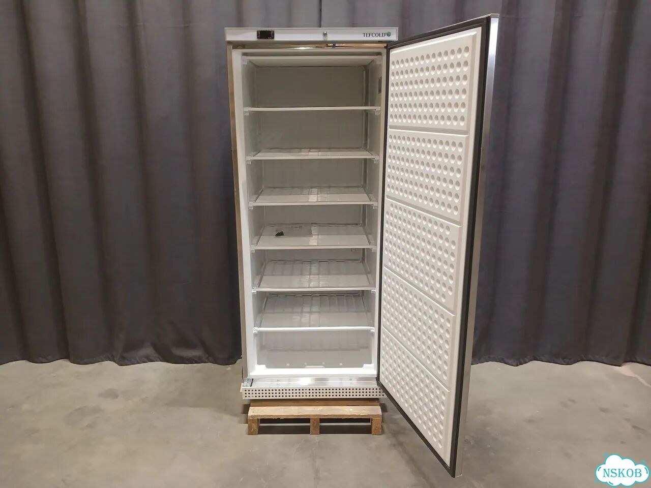Шкаф морозильный Tefcold UF600S (новый, 555л) фото 4