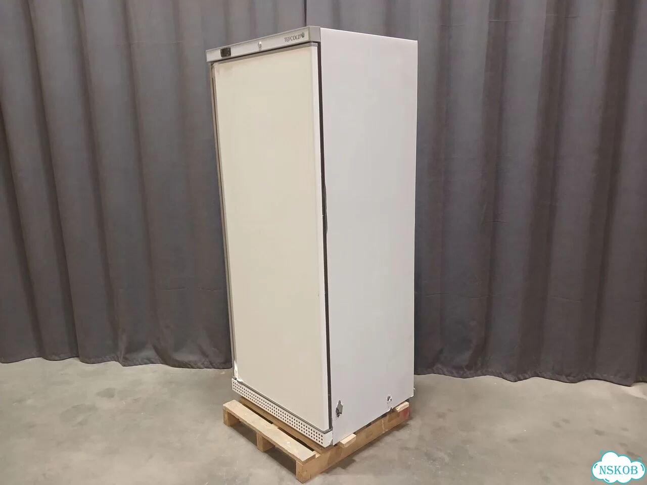 Шкаф морозильный Tefcold UF600S (новый, 555л) фото 6