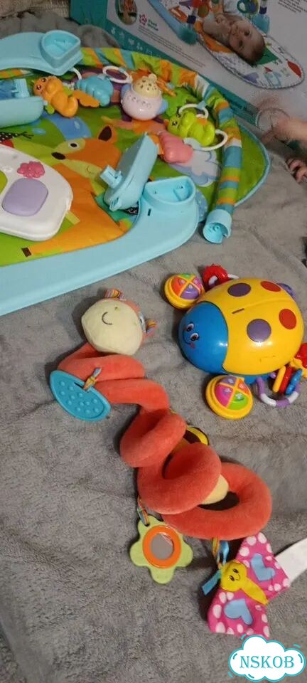 Развивающий коврик пианино и игрушки фото 2