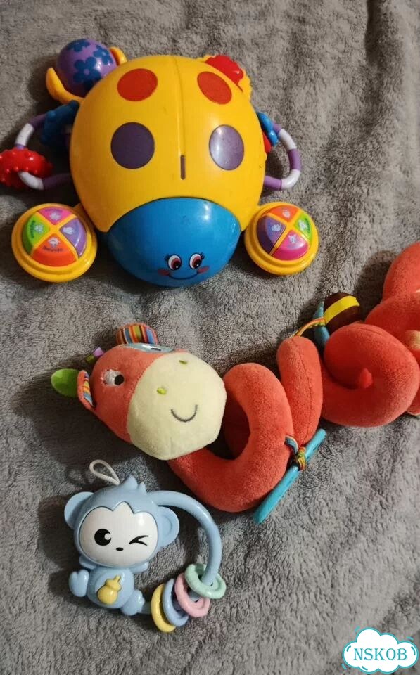 Развивающий коврик пианино и игрушки фото 3