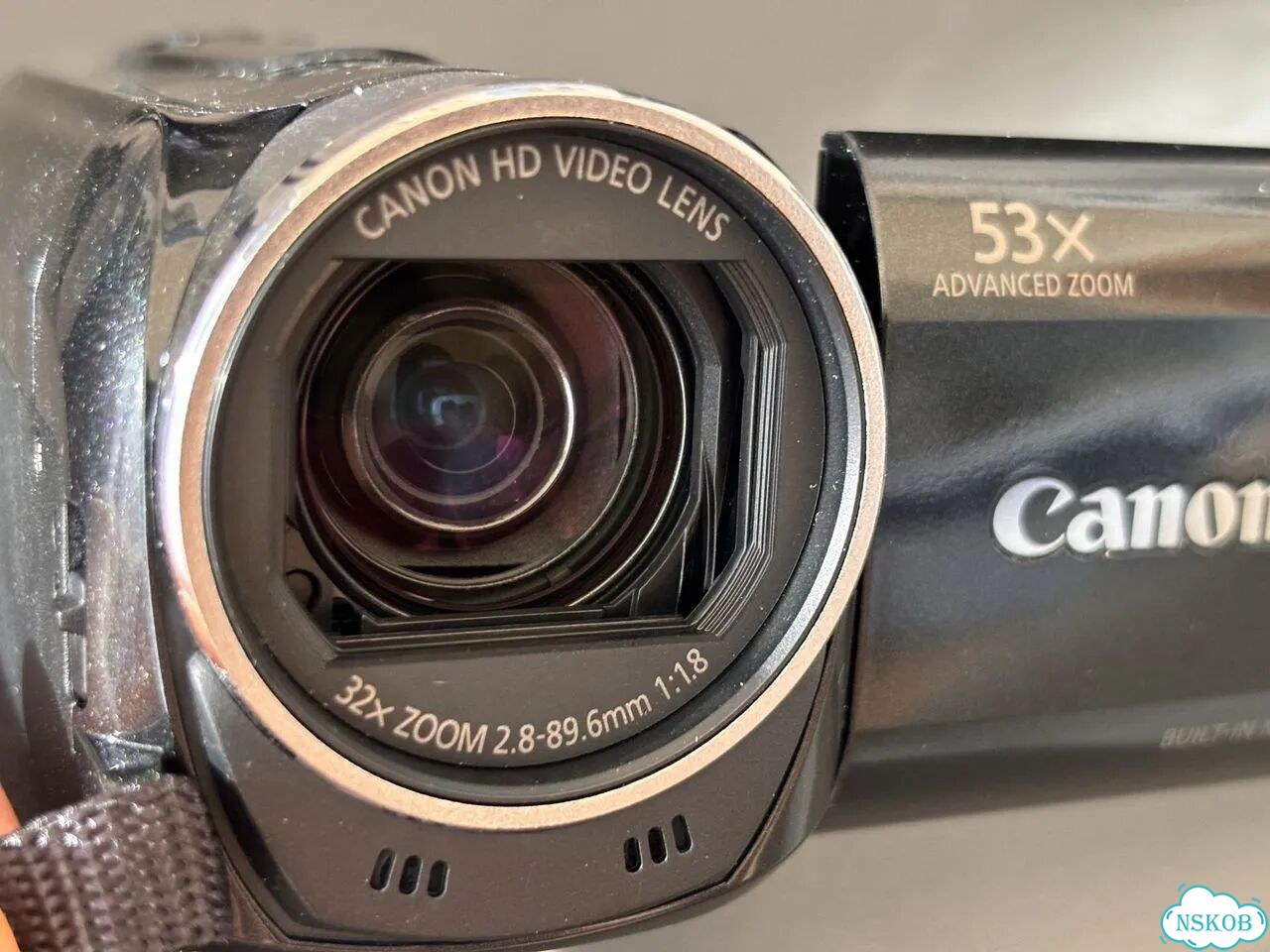 Видеокамера Canon Vixia HF R42 фото 2