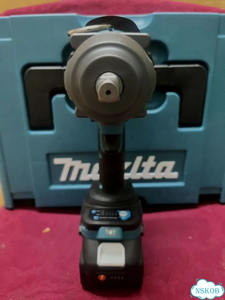 Бесщеточный гайковерт Makita 1200 в кейсе фото 4