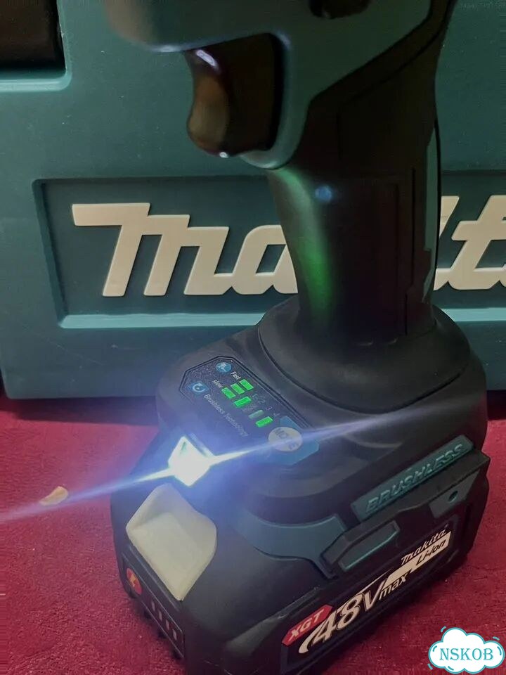 Бесщеточный гайковерт Makita 1200 в кейсе фото 7