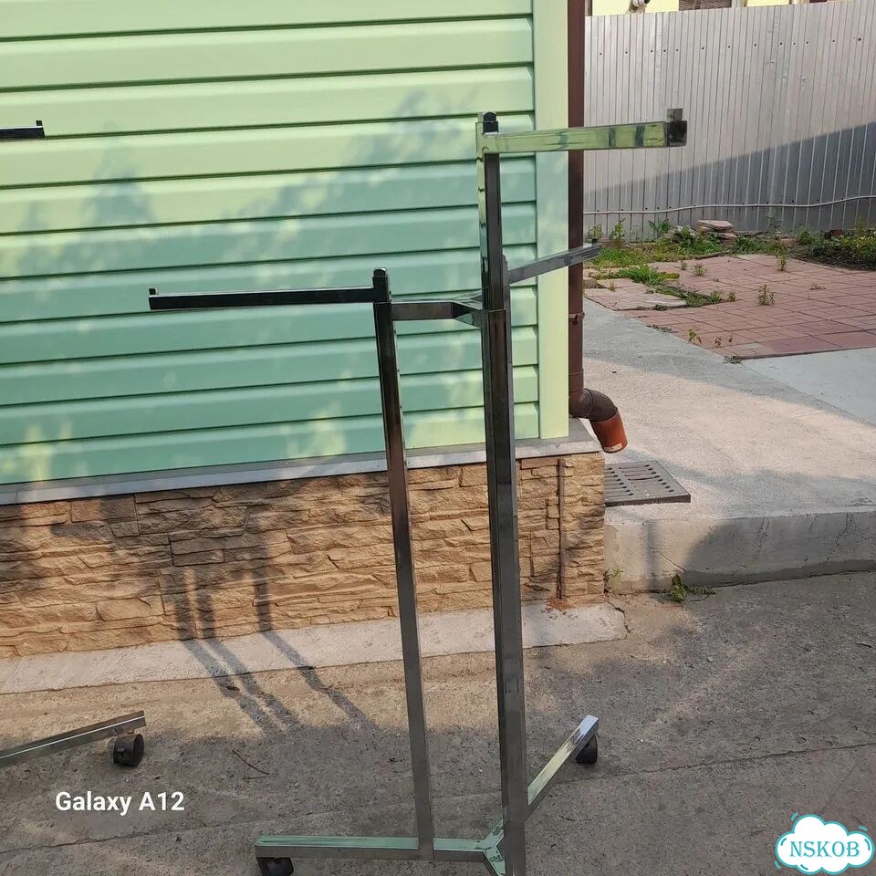Торговое оборудование для магазина одежды фото 2