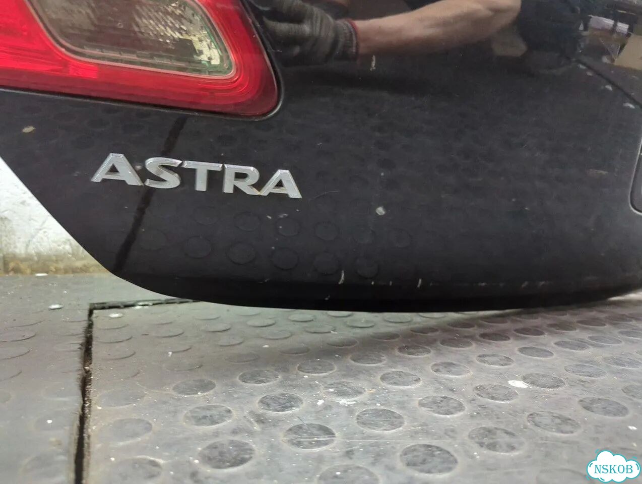 Крышка багажника Opel Astra J фото 7