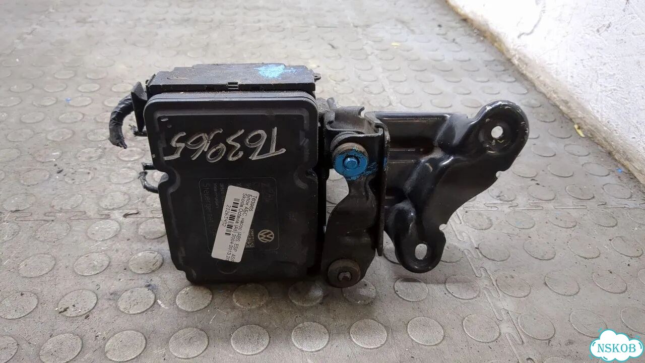 Блок абс, насос Skoda Octavia (A5) фото 8