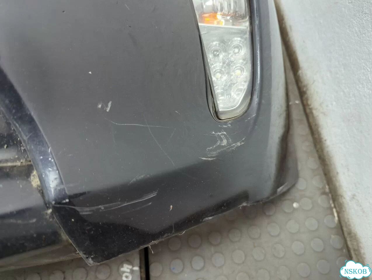Бампер передний Toyota Prius фото 9