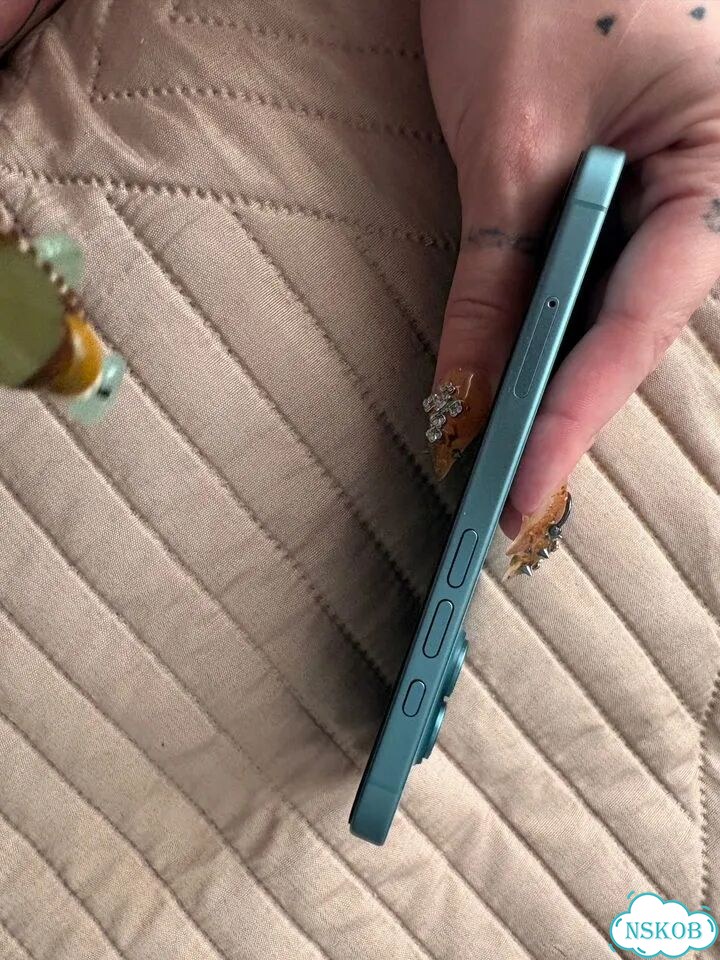 iPhone 16, 256 ГБ, SIM + eSIM фото 6