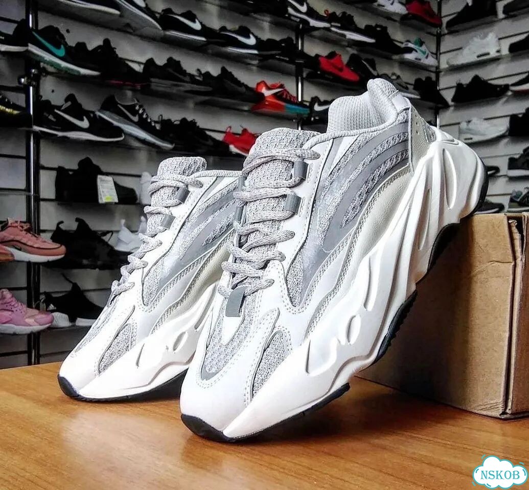 Кроссовки adidas yeezy boost 700 v2 фото 1