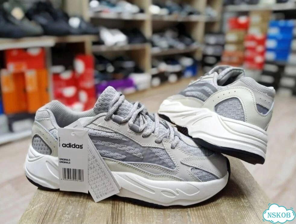 Кроссовки adidas yeezy boost 700 v2 фото 4