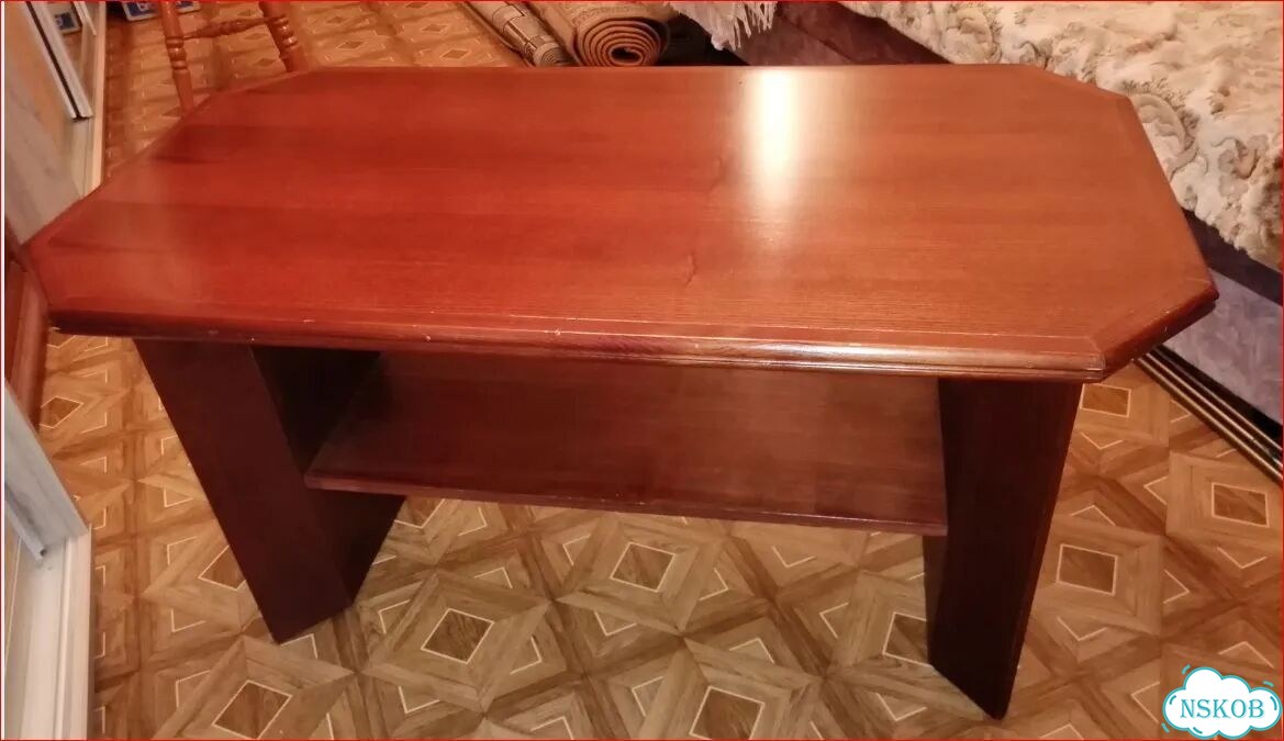 Деревянный журнальный столик фото 4