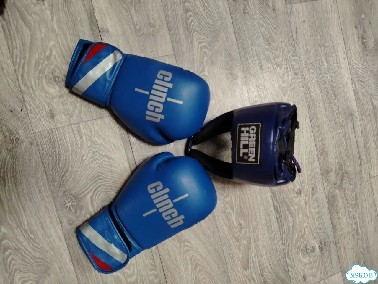 Боксерские перчатки 10 oz clinch и шлем Гренхил фото 1