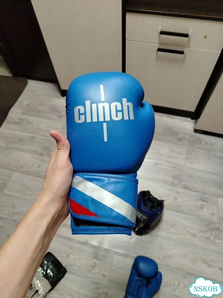 Боксерские перчатки 10 oz clinch и шлем Гренхил фото 2