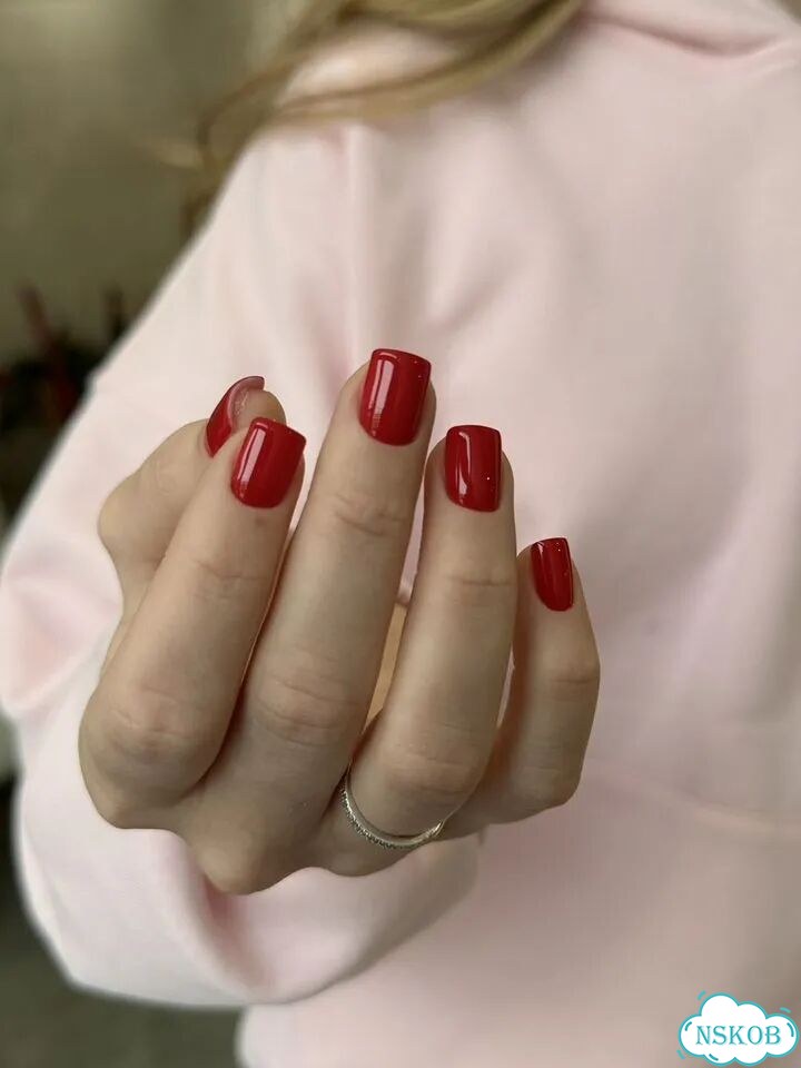 Модель на маникюр фото 1