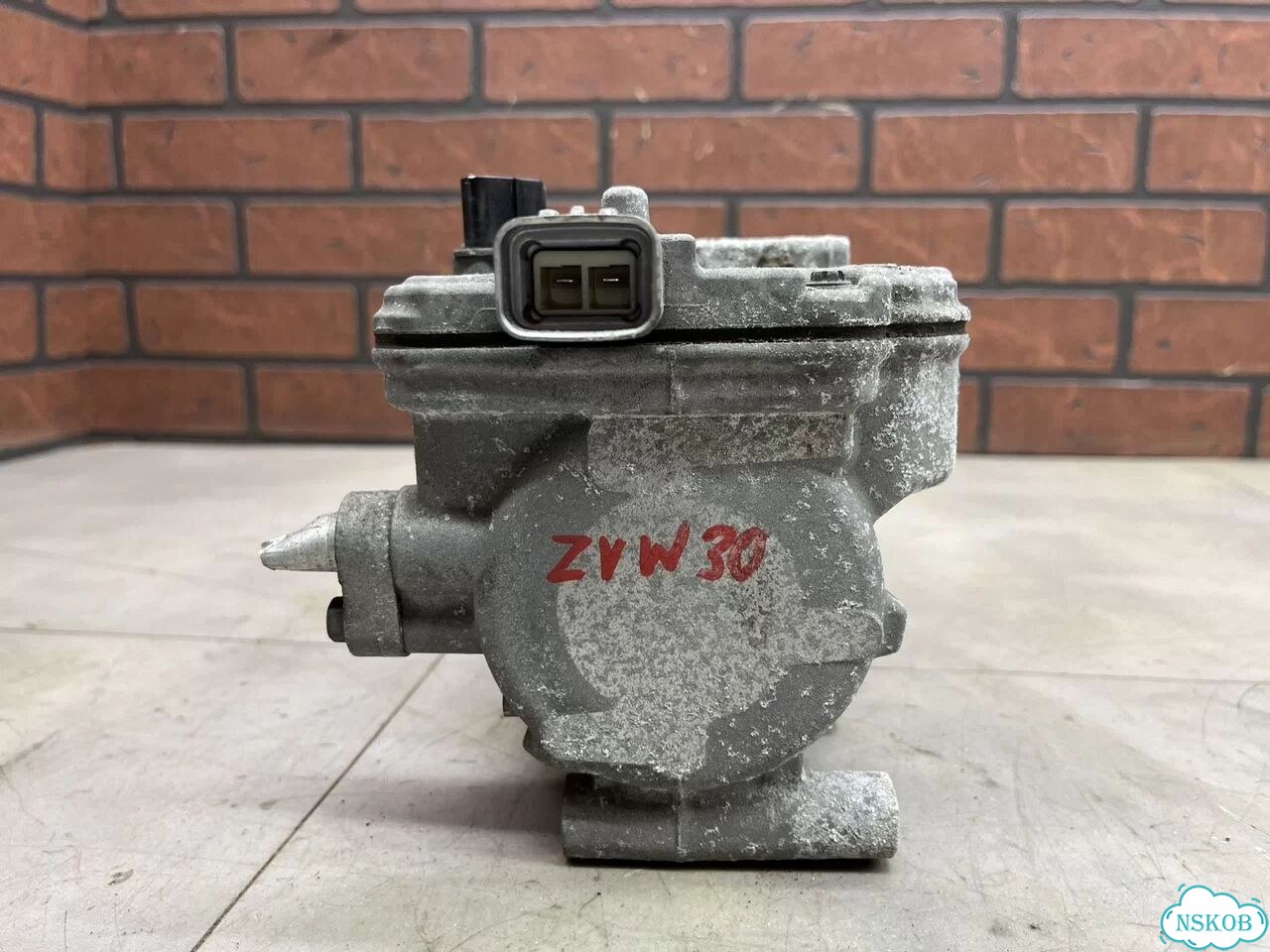 Компрессор кондиционера toyota prius ZVW30 2zrfxe фото 2