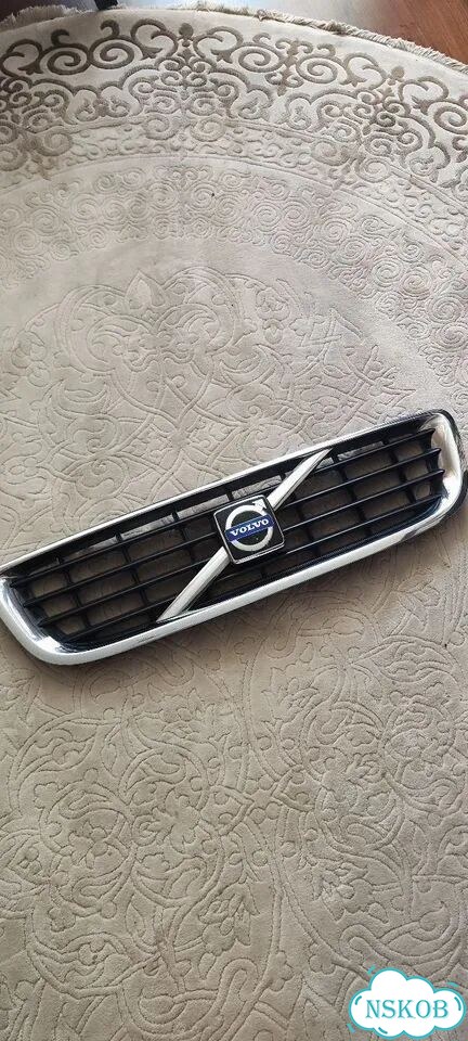 Решетка радиатора Volvo s40 фото 1