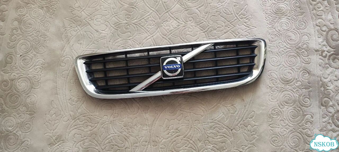 Решетка радиатора Volvo s40 фото 2