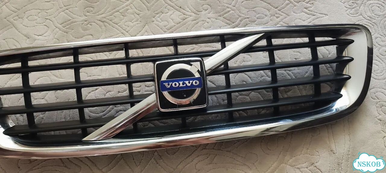 Решетка радиатора Volvo s40 фото 3