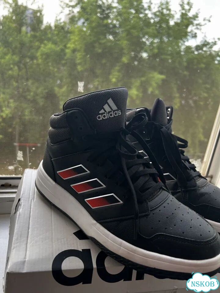 Adidas кроссовки оригинал фото 2