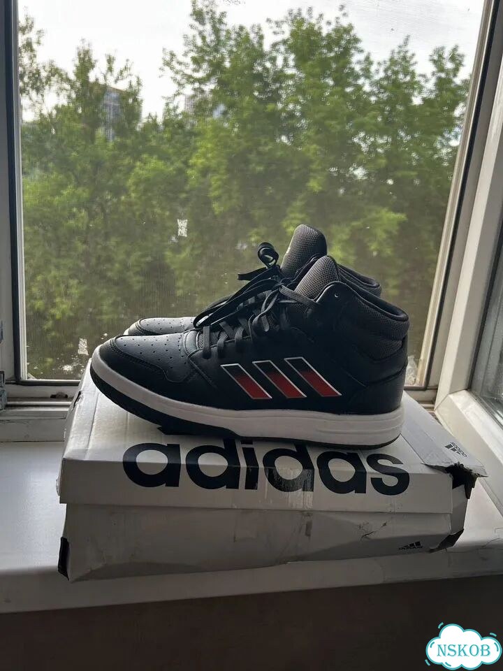 Adidas кроссовки оригинал фото 4