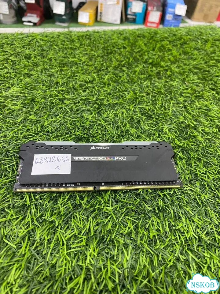 Оперативная память corsair cmw16gx4m2c3000c15 16GB фото 1