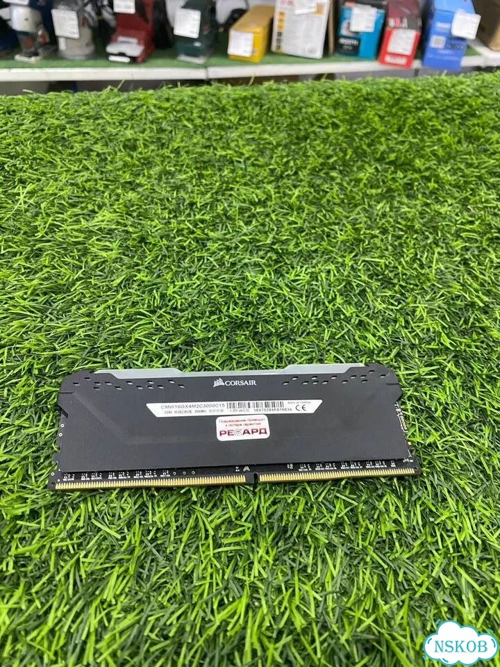 Оперативная память corsair cmw16gx4m2c3000c15 16GB фото 3