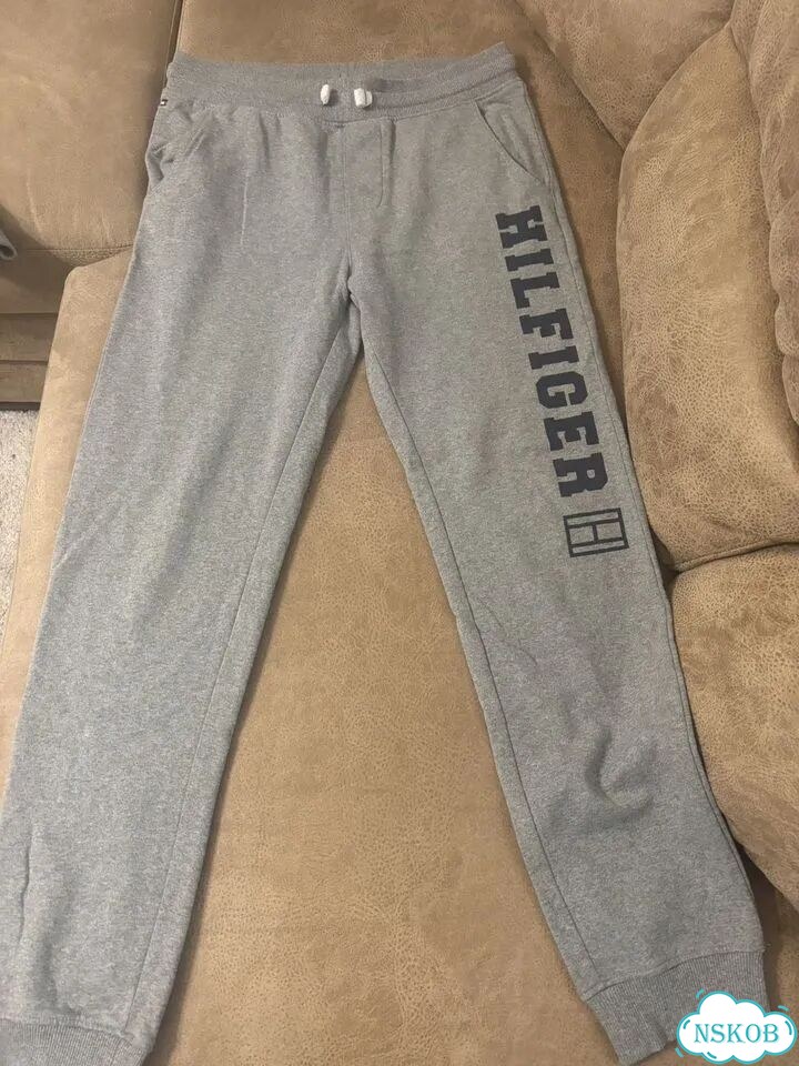 Продам костюм Tommy Hilfiger фото 2