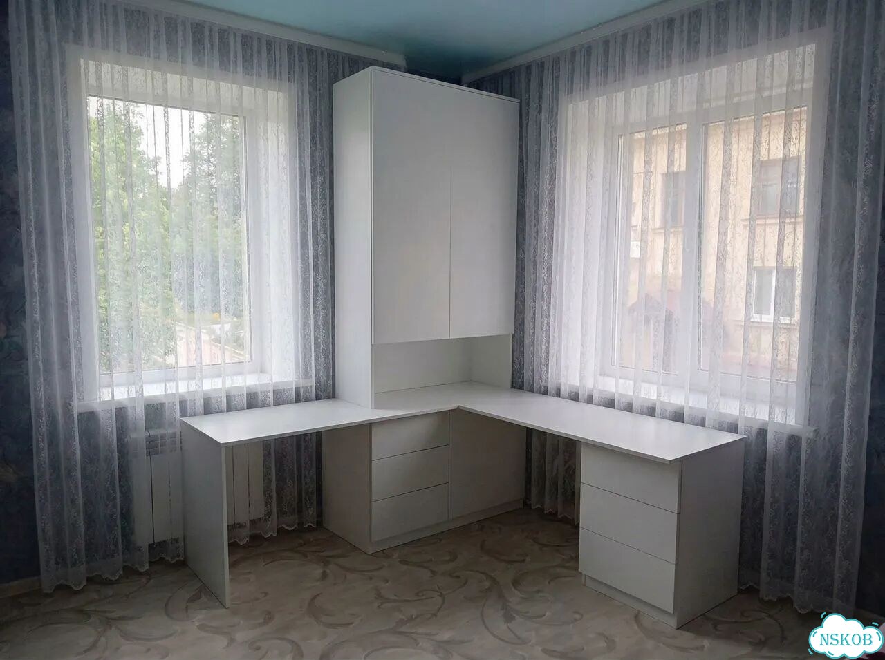 Уголок школьника. Стол для учебы фото 1