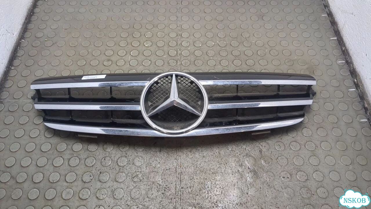 Решетка радиатора Mercedes CLK W209 фото 1