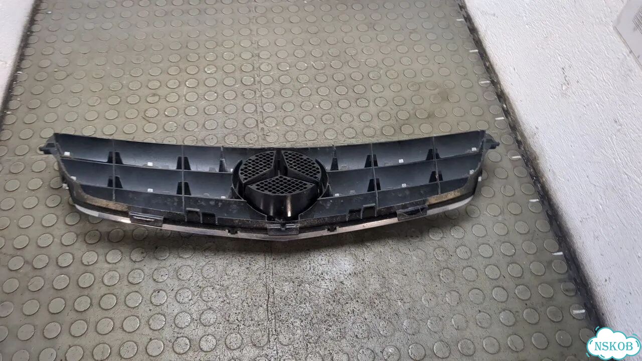 Решетка радиатора Mercedes CLK W209 фото 6