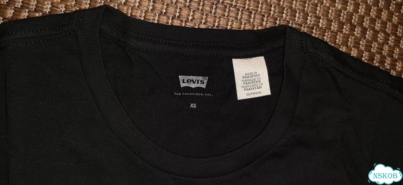 1 из комплекта новая футболка Levi's, XS фото 2