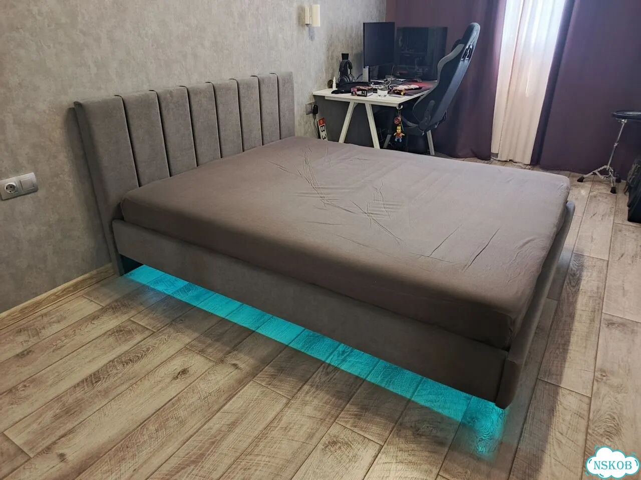 Кровать парящая 160*200 в мягкой обивке фото 1