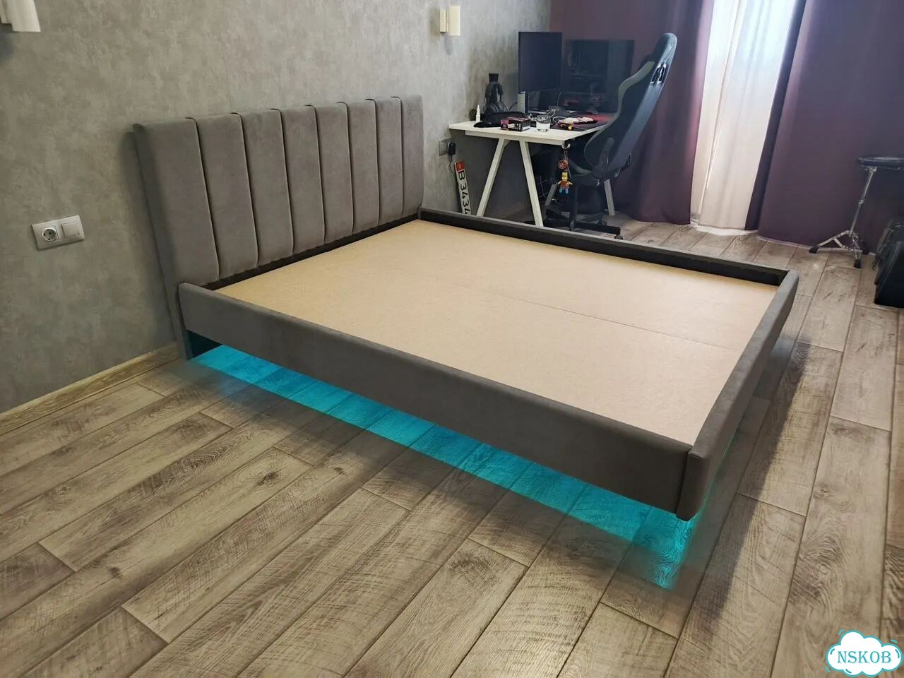 Кровать парящая 160*200 в мягкой обивке фото 2