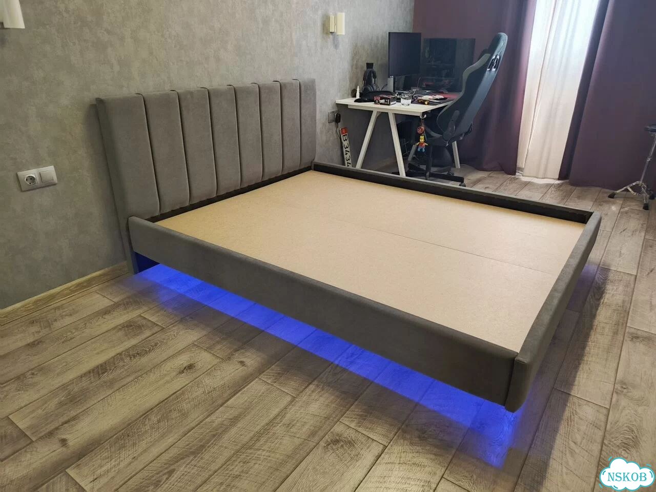 Кровать парящая 160*200 в мягкой обивке фото 3