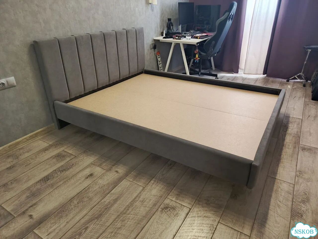 Кровать парящая 160*200 в мягкой обивке фото 4