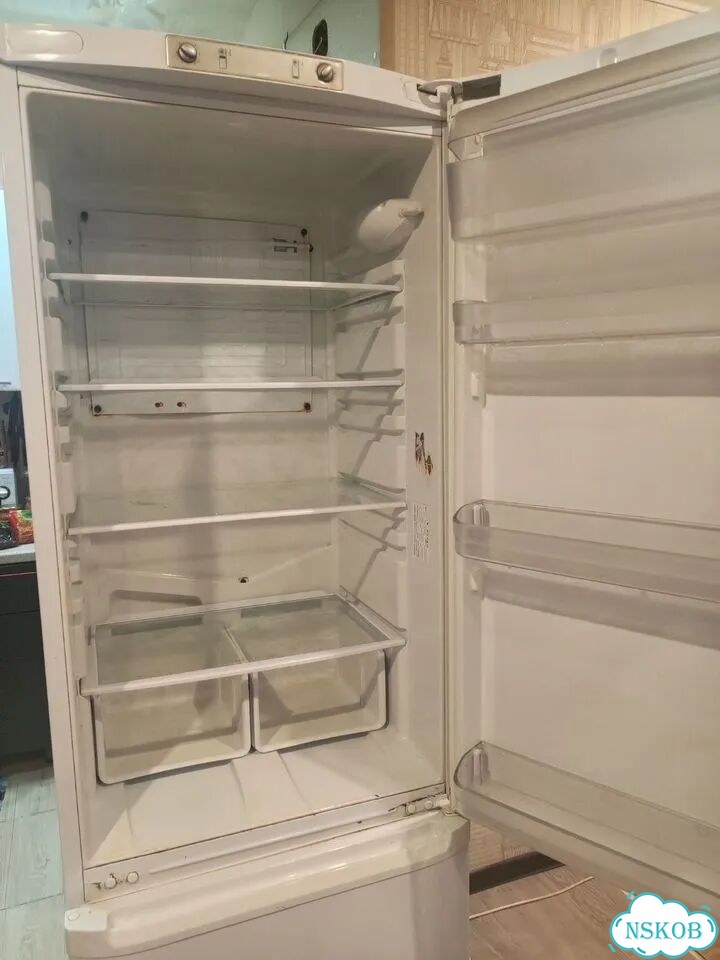 Холодильник бу фото 1