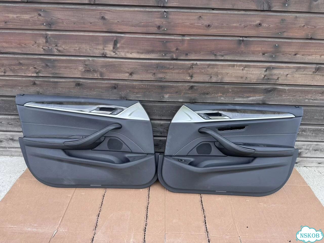 Передние карты дверей и консоль BMW G30 RHD фото 1
