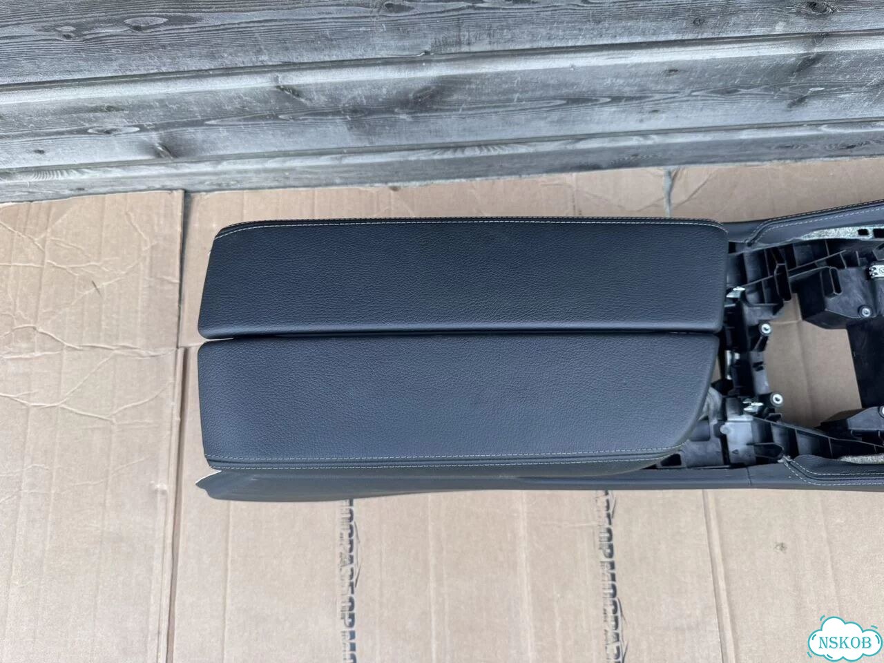 Передние карты дверей и консоль BMW G30 RHD фото 6