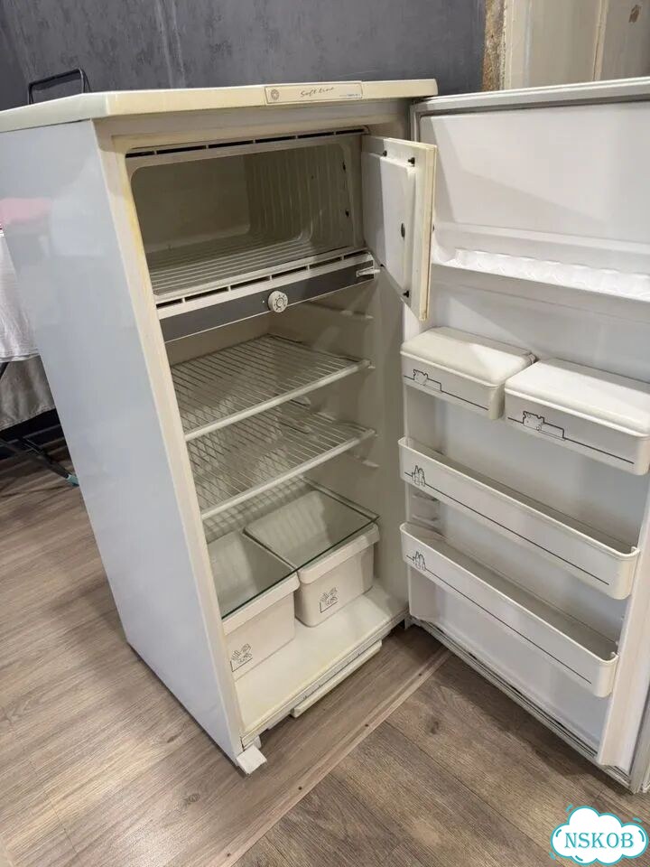 Холодильник бу фото 1