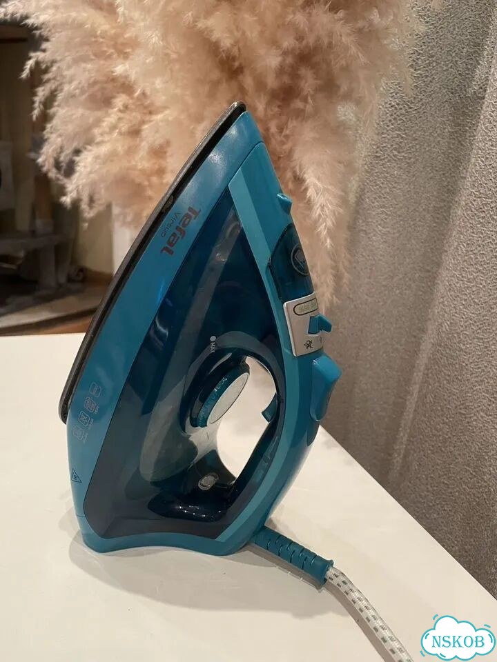 Утюг Tefal Virtuo FV1712E0 бирюзовый фото 1