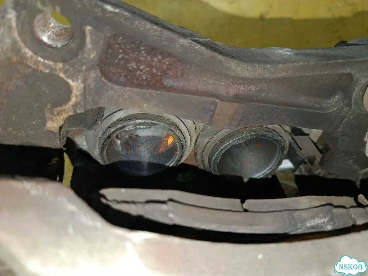 Суппорт передний Nissan Fuga Y50 фото 4