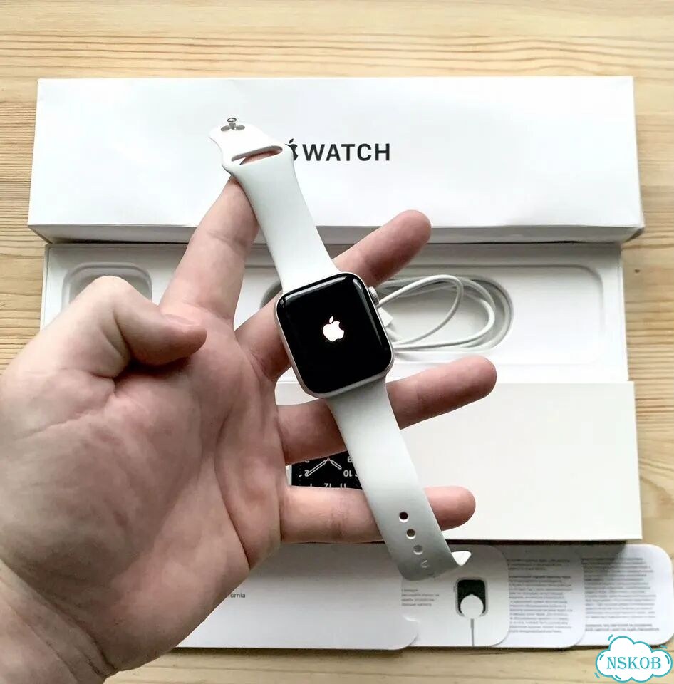 Apple Watch SE 44 mm фото 1