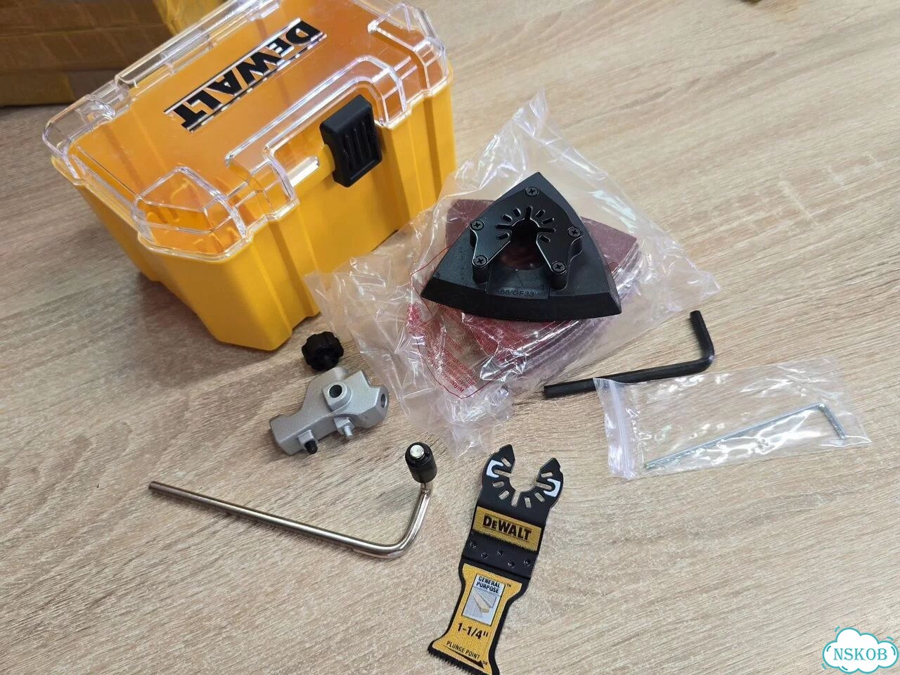 Набор оснастки для реноватора Dewalt фото 1