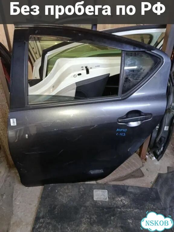 Дверь Toyota Aqua NHP10 (зад лево) фото 1