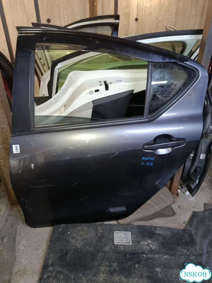 Дверь Toyota Aqua NHP10 (зад лево) фото 3