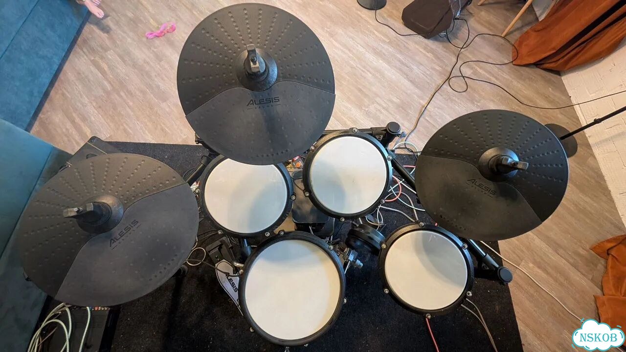 Электронные барабаны Alesis nitro max kit фото 1