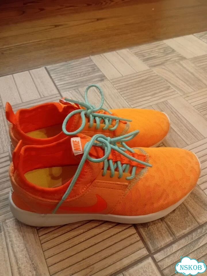 Кроссовки Nike женские фото 1
