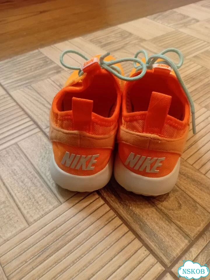 Кроссовки Nike женские фото 3