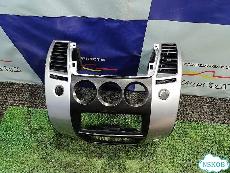 Накладка торпедо Mitsubishi Pajero Sport фото 1