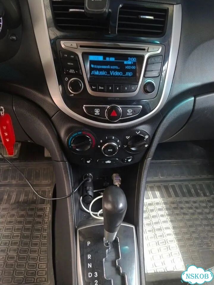 Hyundai Solaris 1.4 AT, 2011, 130 000 км фото 9